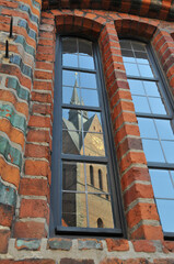 Altes Rathaus von Hnanover mit Spiegelung der Marktkirche