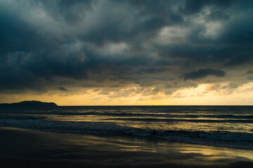 Obraz premium Puerto Vallarta Nayarit Mexico Beach at sunset on a cloudy day
