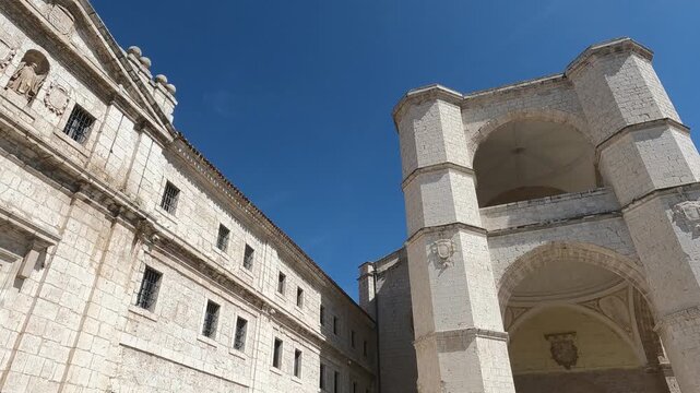 Monasterio y torre iglesia de san Benito siglo XV y XVI estilo g&oacute;tico isabelino en la ciudad de Valladolid, Espa&ntilde;a. No audio