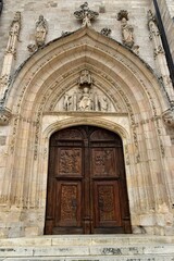 La porte et le tympan de l’église Saint Nicolas de Bari à Burgos