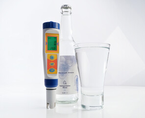 PH water measuring – Glass with measure tool