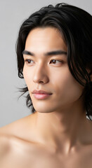 Fototapeta premium 縦型 縦位置 上半身裸の爽やかな男性