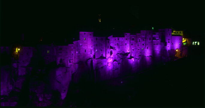 Panoramica di Vitorchiano illuminata