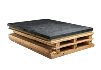 Cross-section of a wooden pallet with insulating material.  Dark gray/black insulation board sits on top of light-colored insulating material, both on a wooden pallet
