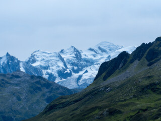 Fototapeta premium chaîne du mont blanc avec ses glaciers