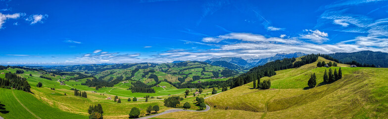 Naklejka premium Schallenbergpass im Kanton Bern, Schweiz, Luftaufnahme, August 2025