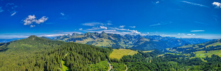 Blick ins Gantrischgebiet, Gurnigel, Kanton Bern, Schweiz, Luftaufnahme, August 2025