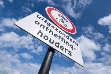 Dutch road sign: no access for motor vehicles, except for exemption holders