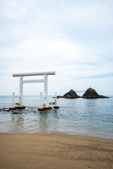 桜井二見ヶ浦(櫻井神社)の海中大鳥居と夫婦岩　福岡県糸島市
