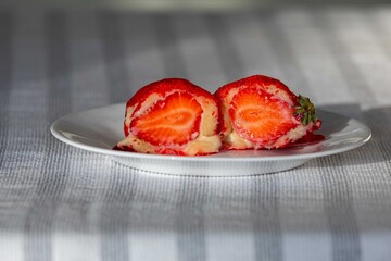 The best sweet in the world, the iconic strawberry dessert with viral love, fresh strawberry, powdered milk brigadeiro and red caramel topping. Morango do amor