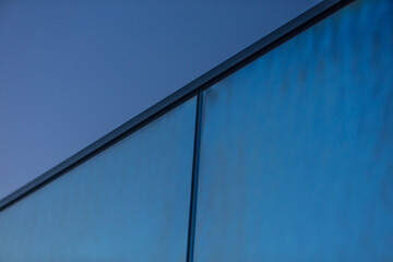 Connecting glass panes. Connecting glass with an aluminum profile. Glass balustrades for exterior use. Architectural elements for homes, terraces, and other structures.The use of glass in construction