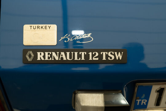 Renault 12 TSW Rear Emblem on Blue Car