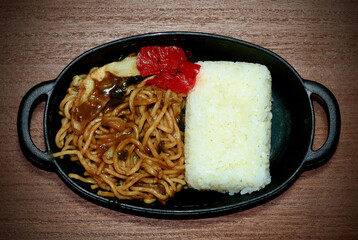 カレー焼きそば定食:男のひとり暮らし料理