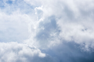 夏の印象的な雲のアップ05