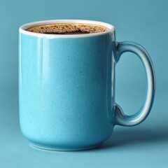 Obraz premium Blue ceramic mug filled with hot coffee against a matching background