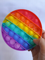 hand holding a pop it rainbow