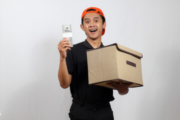The parcel courier delivers the package order and receives a certain amount of cash payment