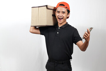The parcel courier delivers the package order and receives a certain amount of cash payment