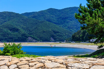 愛媛県伊方町の夏のムーンビーチ井野浦

