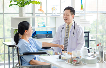 Obraz premium Asian male doctor in white coat with stethoscope, consulting explain medications to senior female patient professional support trust healthcare checkup, insurance treatment wellness in hospital clinic