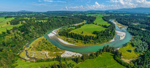 Ausblick auf die herrliche Naturlandschaft am Lech in Oberbayern, die Litzauer Schleife südlich...