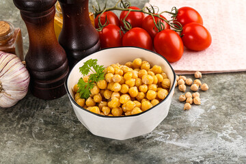 Canned chickpea in the bowl
