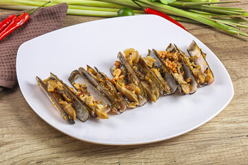 Steamed razor mollusk with lemongrass