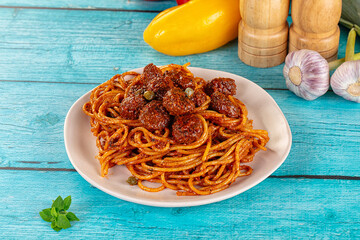 Italian spaghetti with beef meatballs