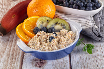 Oats porridge with blueberry, kiwi and orange