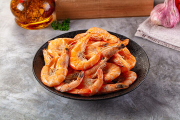 Boiled tiger prawns in the bowl