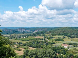 Obraz premium Domme, Royal Bastide perched on a hilltop overlooking the Dordogne Valley until La Roque-Gageac at the foot of the towering limestone cliff and Beynac castle into the horizon