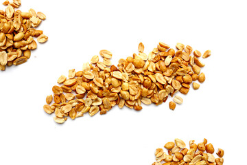 Roasted peanuts for snacking, or used as toppings for various dishes.