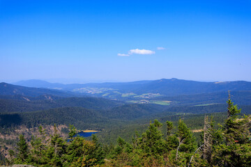 Obraz premium Mountain panorama with lake Kleiner Arbersee and summit Osser seen from Arber in Bavarian Forest, Germany