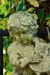 Obraz premium statue of a frog in the garden