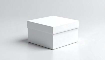 Naklejka premium White square gift box with a closed lid, isolated on a clean background. Blank packaging mockup template for product branding design.