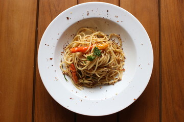 spaghetti with tomato sauce