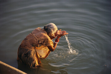 indian woman praying sun god india 
