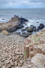 Chaussée des Géants (Giant’s Causeway) au Royaume-Uni par temps gris