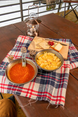 アウトドア料理　Outdoors, cooking at a campsite on holiday