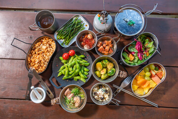 アウトドア料理　Outdoors, cooking at a campsite on holiday
