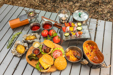 アウトドア料理　Outdoors, cooking at a campsite on holiday