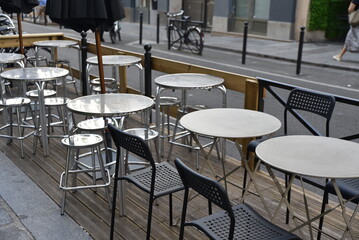 Terrasse éphémère en été à Paris. France