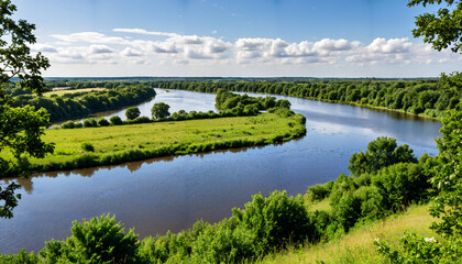 le paysage est un m&eacute;lange de verdure et d'eau