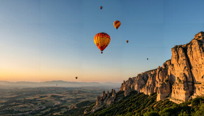 Paysage avec ballons à air chaud et montagnes en arrière-plan
