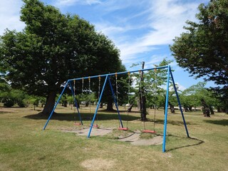 公園にあるブランコ(下寄せ)