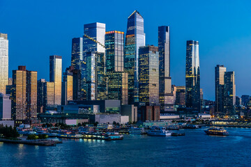 Naklejka premium A close up view south at dusk along the shoreline in Manhattan, New York, in the fall