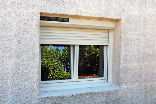 Volet roulant solaire automatique de fen&ecirc;tre