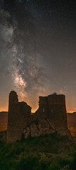 Ruinas bajo la galaxia  © Adrian