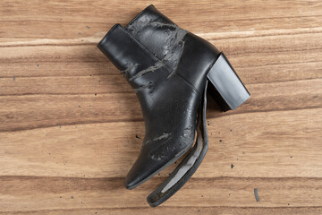 black broken high-heeled shoe for lady