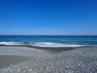 小田原の砂浜と海と水平線